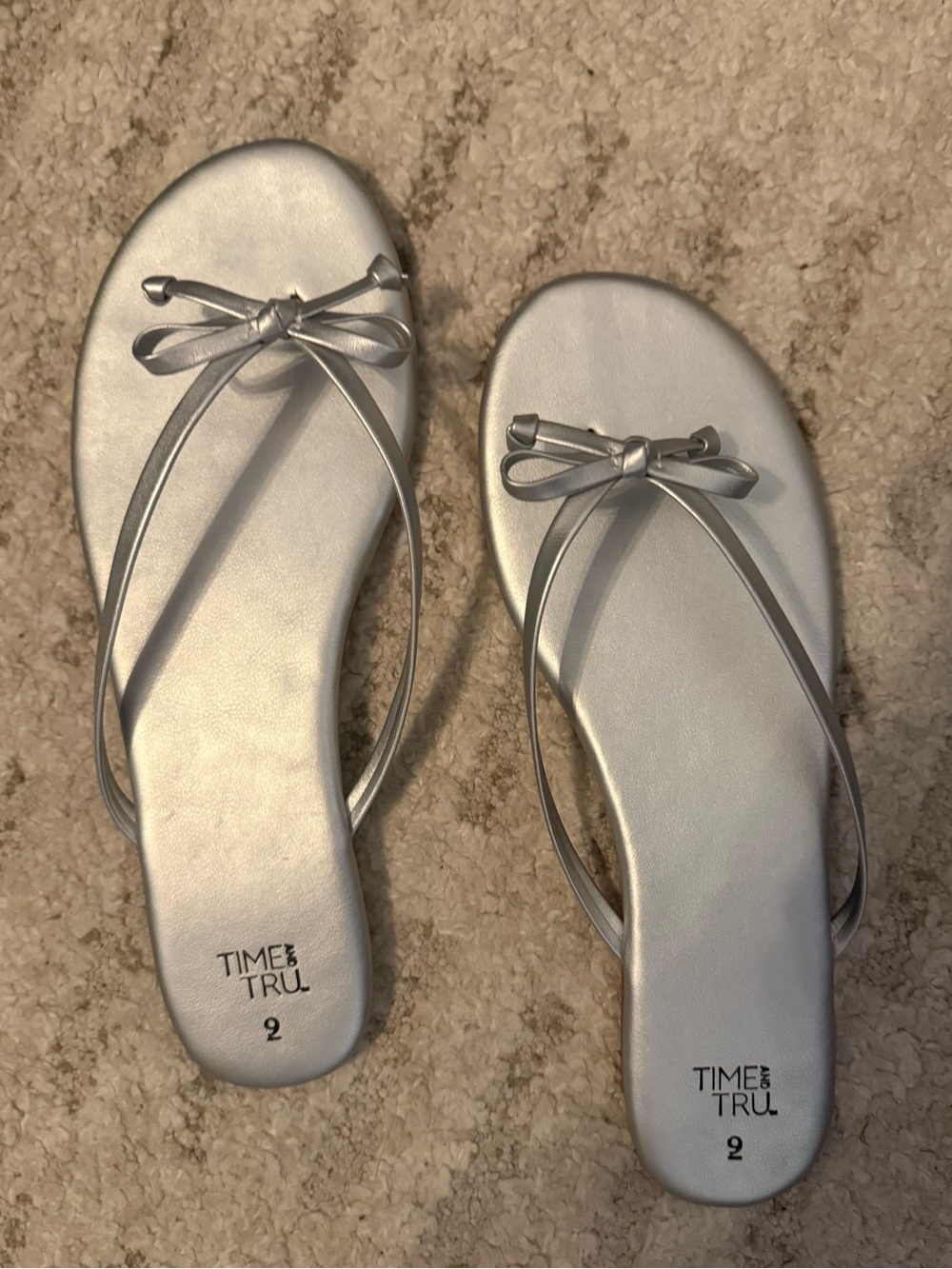 No Boundaries Silver Bow Thong Sandals - Women - Picture 1 of 2
